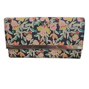 A NEW DAY KISSLOCK WALLET